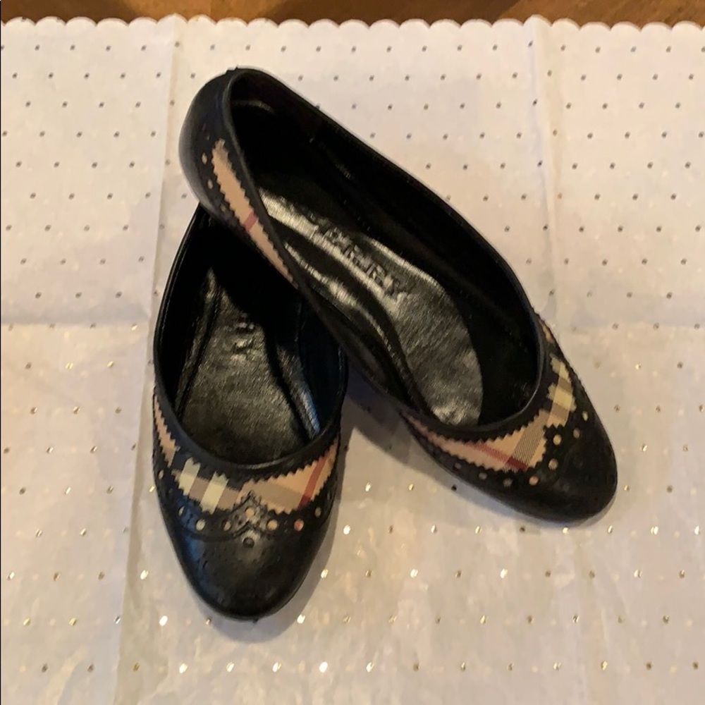 Burberry Black Flats